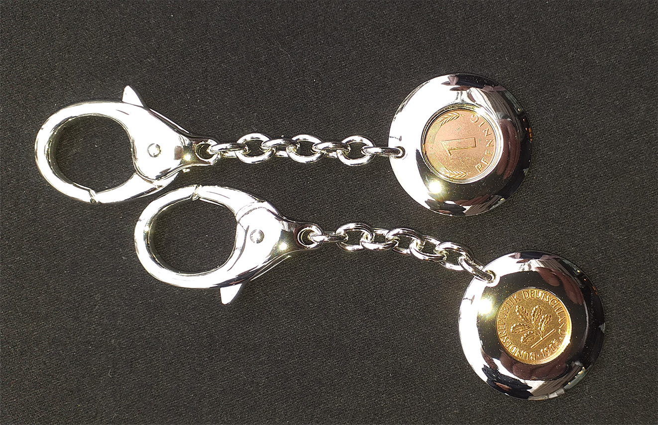 Glücksbringer: Schlüsselkette mit einem echten Pfennig